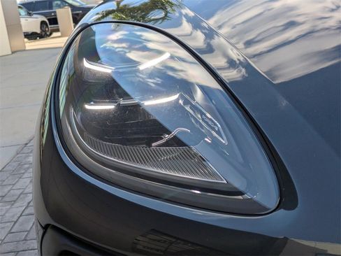 Used 2025 Porsche Macan Base image 10