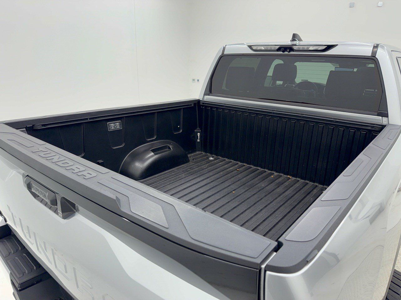 Used 2022 Toyota Tundra Platinum w/ Advanced Package AWD/4WD image 28