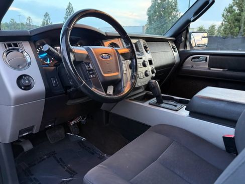 Used 2017 Ford Expedition EL XLT AWD/4WD image 17