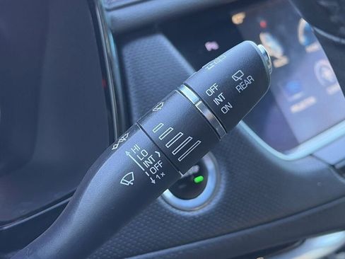 Used 2017 Cadillac XT5 Base image 17