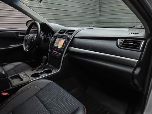 Used 2015 Toyota Camry SE w/ Moonroof Package FWD image 12