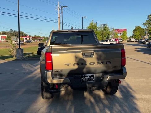 Used 2024 Toyota Tacoma TRD Off-Road image 5