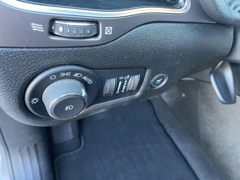 Used 2022 Jeep Cherokee Limited image 27