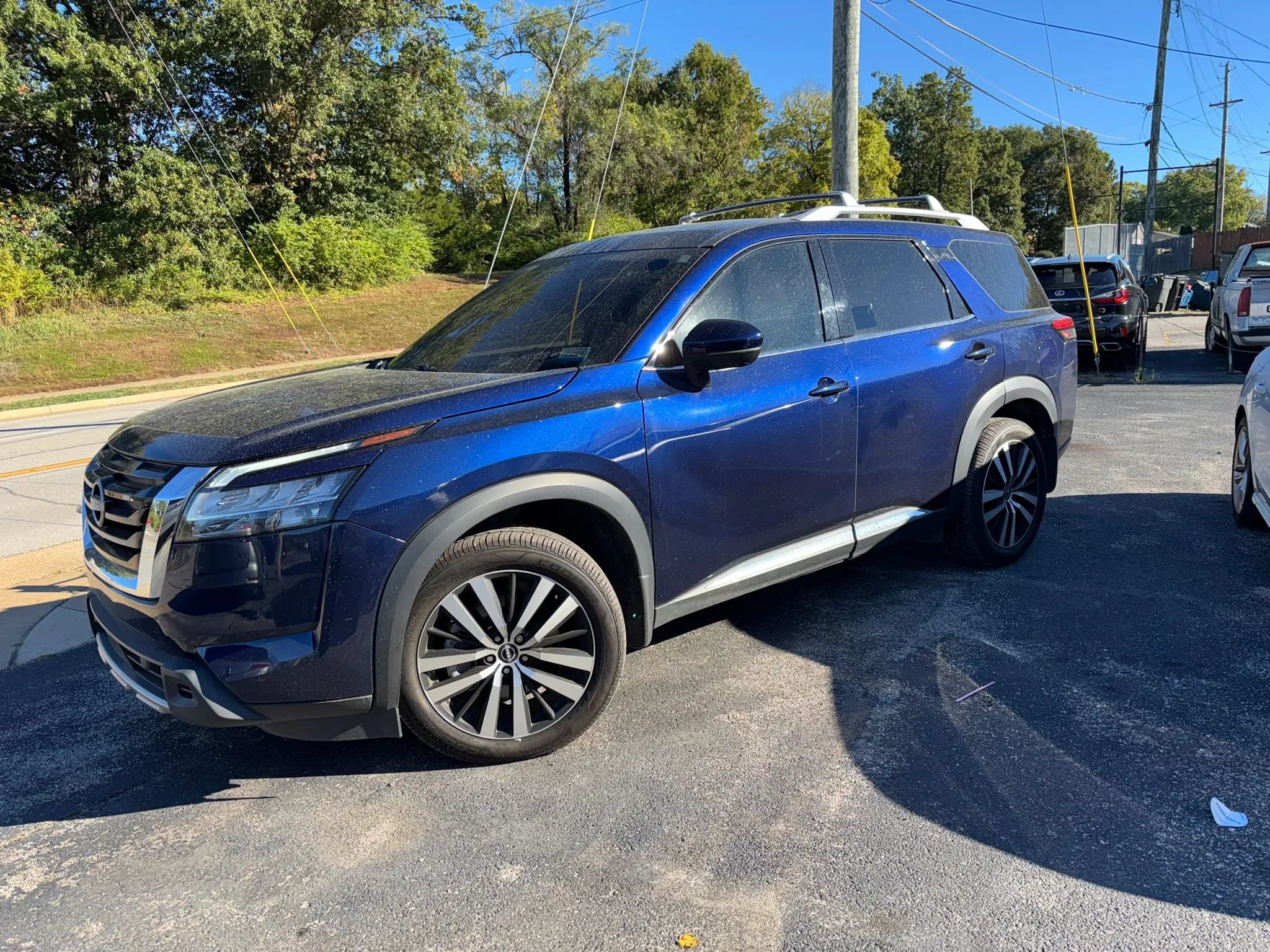 Used 2024 Nissan Pathfinder Platinum w/ Cargo Package FWD image 2