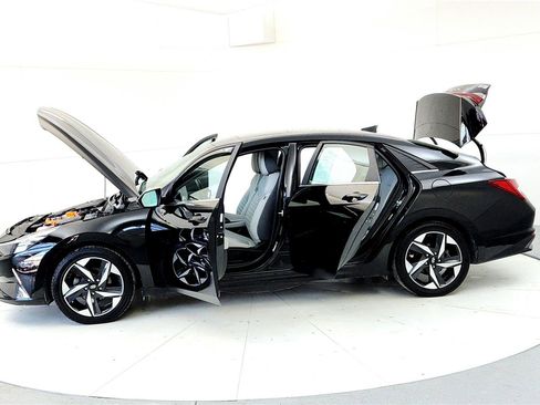 Used 2023 Hyundai Elantra Limited image 10
