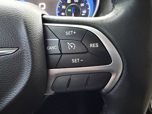 Used 2015 Chrysler 300 Limited w/ Driver Convenience Group image 20