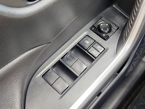 Used 2019 Toyota RAV4 LE image 22