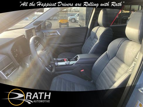 New 2025 Mitsubishi Outlander SE image 13