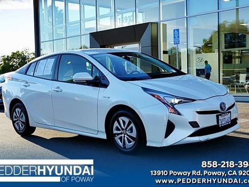 Used 2016 Toyota Prius Four FWD image 1