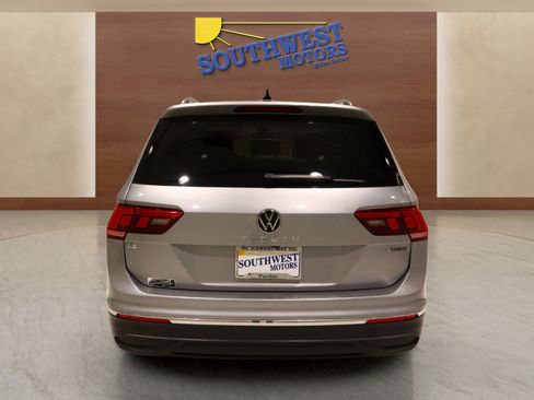 Used 2024 Volkswagen Tiguan SE image 3