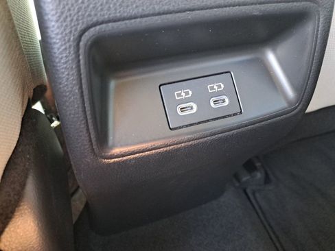 Certified 2025 Toyota Corolla LE image 9