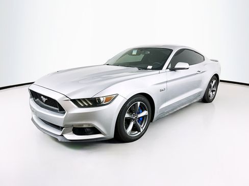 Used 2015 Ford Mustang GT image 3
