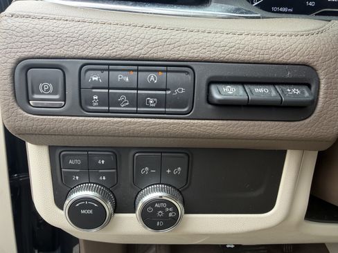 Used 2022 GMC Yukon XL Denali AWD/4WD image 15