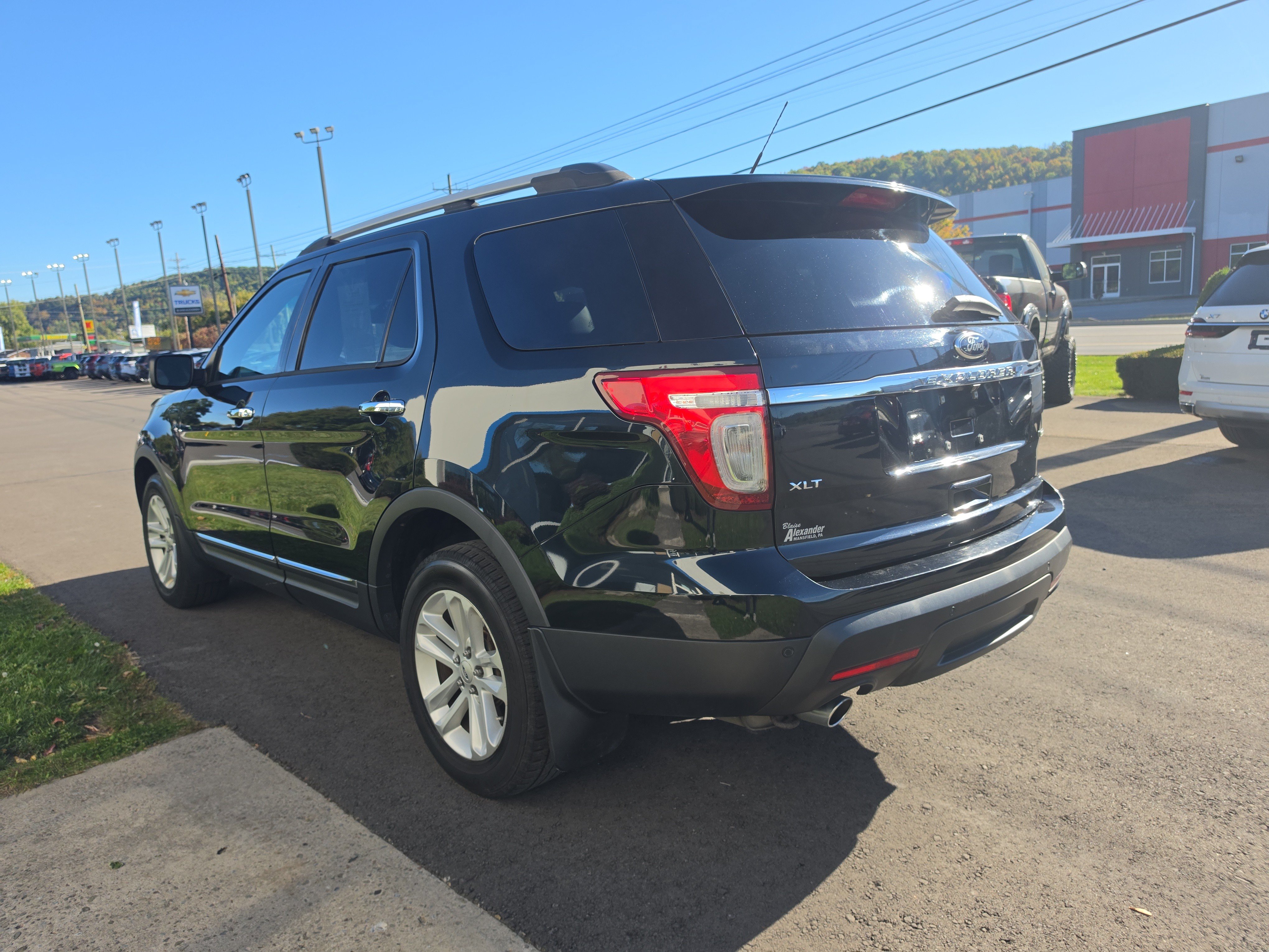 Used 2014 Ford Explorer XLT w/ Equipment Group 202A AWD/4WD image 6