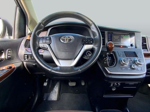 Used 2015 Toyota Sienna Limited FWD image 6
