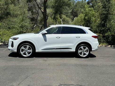 Certified 2025 Audi Q5 Premium Plus w/ Premium Plus AWD/4WD image 8