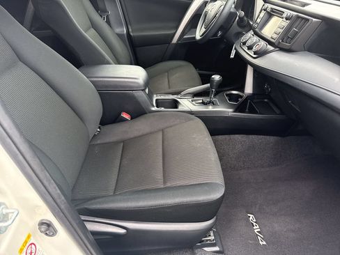 Used 2017 Toyota RAV4 LE FWD image 13