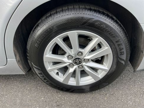 Used 2025 Toyota Camry LE image 29