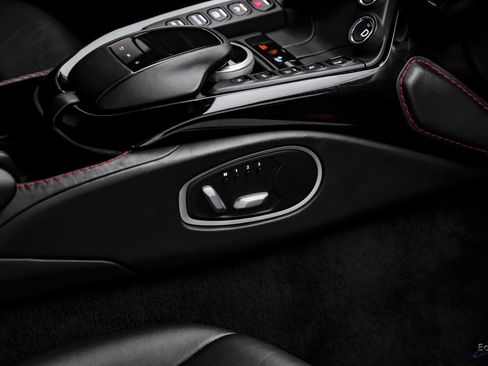 Used 2019 Aston Martin V8 Vantage Coupe image 54