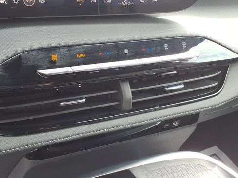 Used 2025 Buick Enclave Preferred AWD/4WD image 21