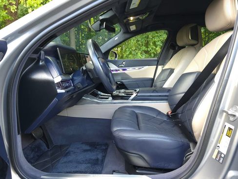 Used 2024 BMW i7 eDrive50 w/ Executive Package RWD image 11