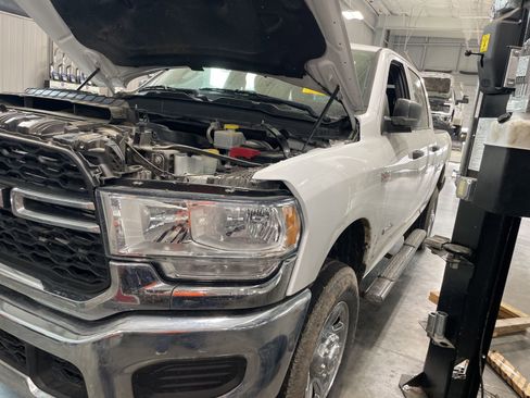 Used 2022 RAM 2500 Tradesman w/ Chrome Appearance Group image 3