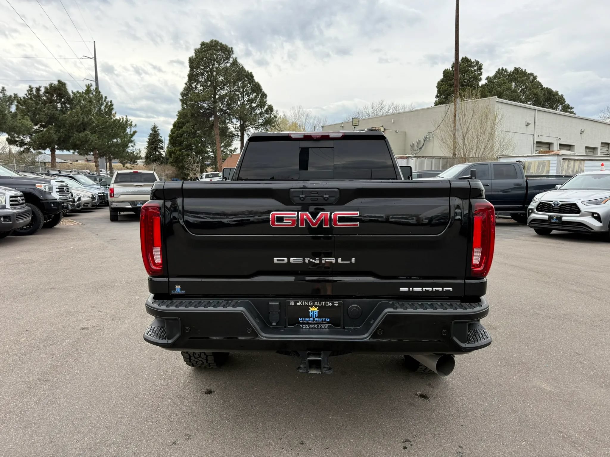 Used 2022 GMC Sierra 2500 Denali w/ Denali Black Diamond Edition AWD/4WD image 6