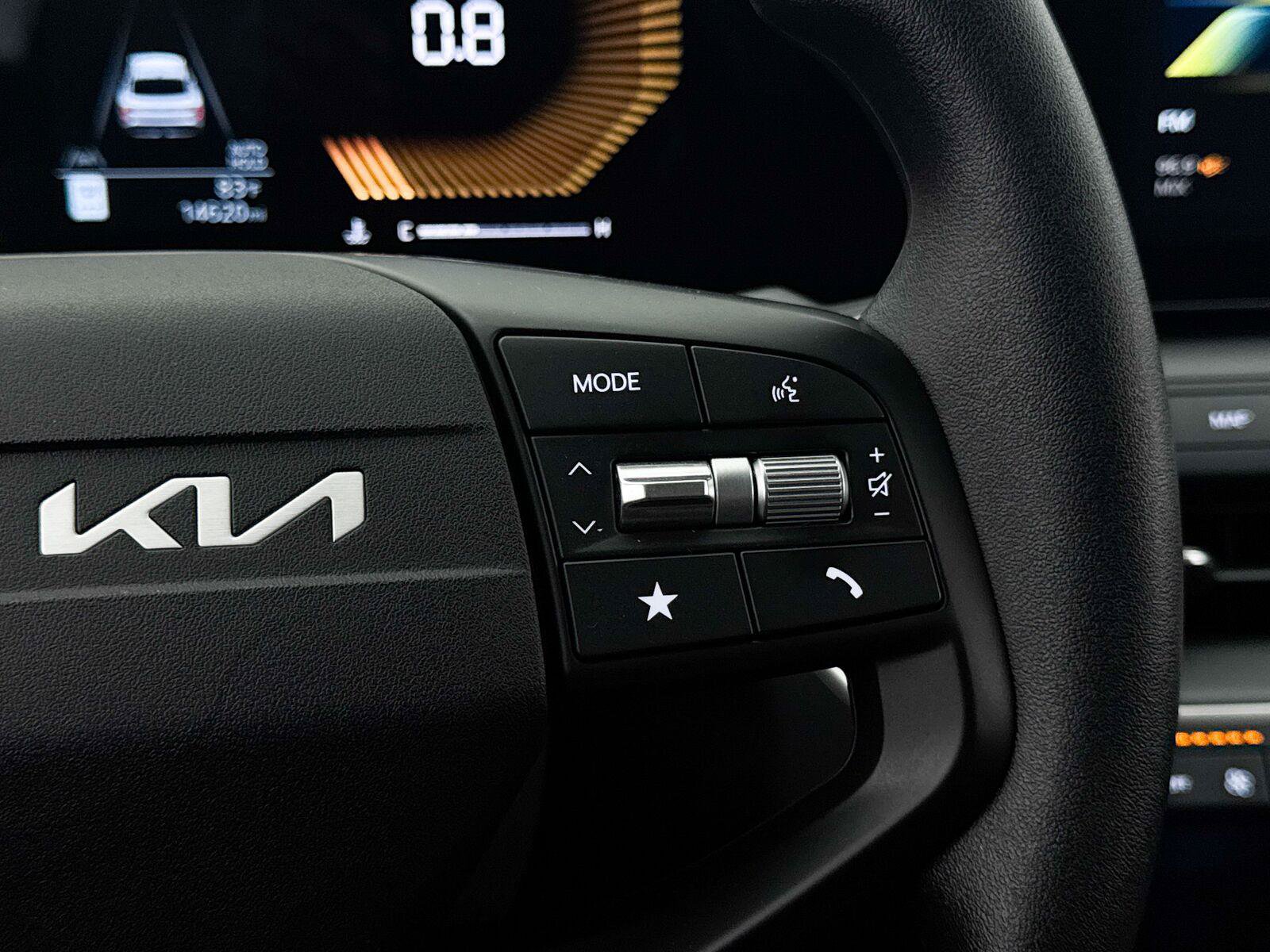 Used 2025 Kia K4 FWD image 32