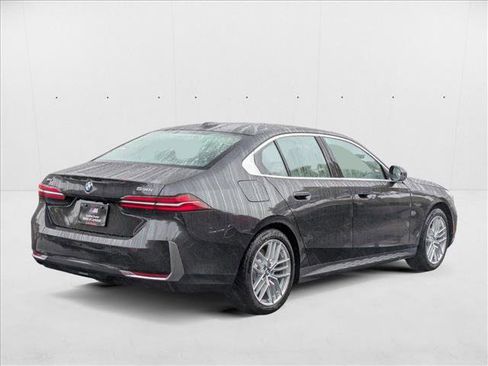 Used 2025 BMW 530i xDrive 530i xDrive w/ Premium Package image 2