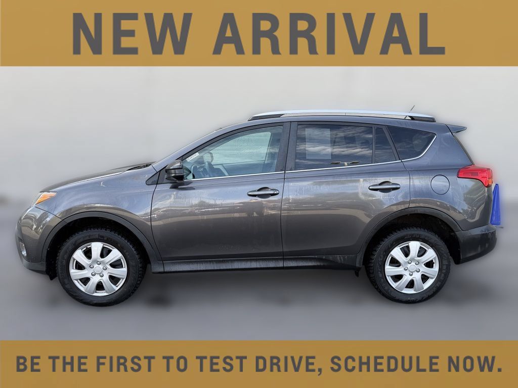 Used 2013 Toyota RAV4 LE AWD/4WD image 2