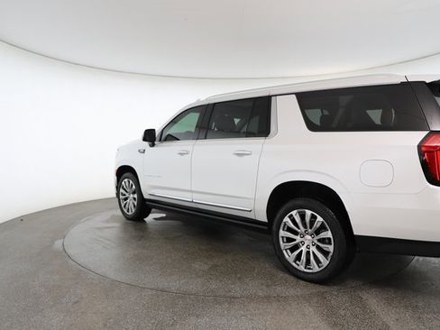Used 2023 GMC Yukon XL Denali image 10