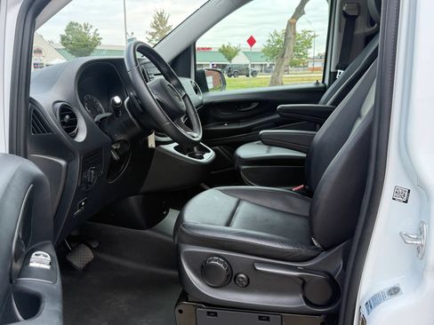 Used 2019 Mercedes-Benz Metris Passenger image 9