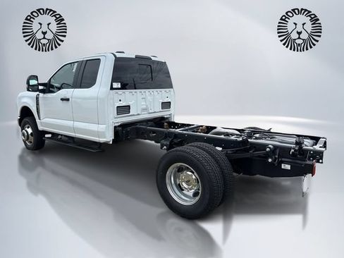 New 2026 Ford F350 XL w/ XL Chrome Package AWD/4WD image 9