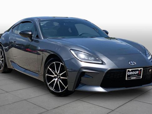 Used 2024 Toyota GR86 RWD image 3