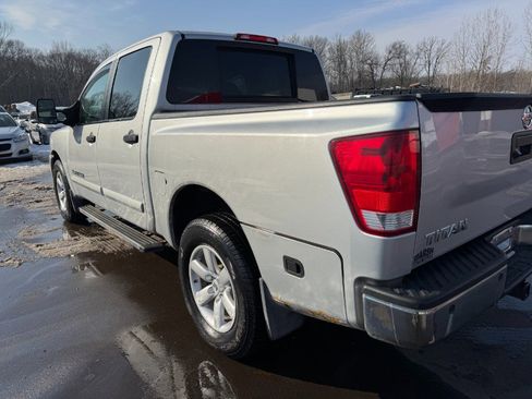 Used 2015 Nissan Titan SV image 10