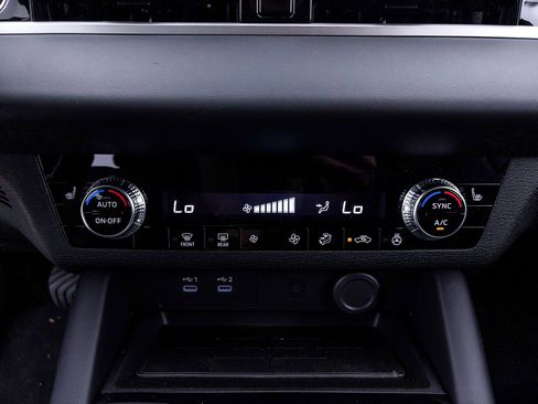 New 2026 Mitsubishi Outlander LE image 17