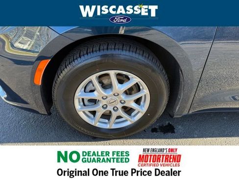 Used 2024 Chrysler Pacifica Touring-L image 28