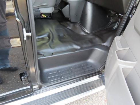 Used 2014 Chevrolet Express 3500 LS RWD image 16