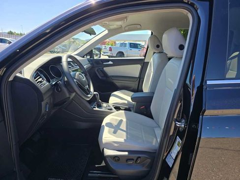 Used 2021 Volkswagen Tiguan SE AWD/4WD image 9