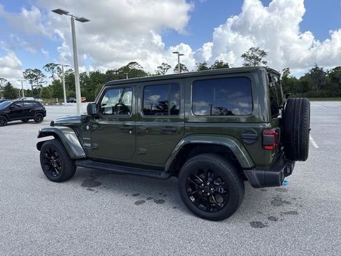 Used 2024 Jeep Wrangler Unlimited Sahara w/ Technology Group AWD/4WD image 5