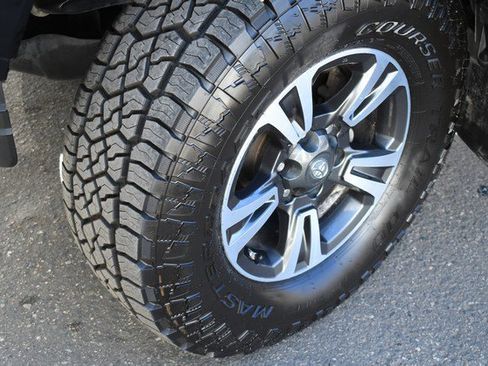 Used 2019 Toyota Tacoma TRD Sport image 11