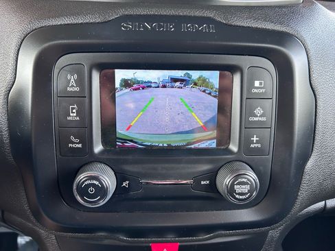 Used 2016 Jeep Renegade 75th Anniversary FWD image 29