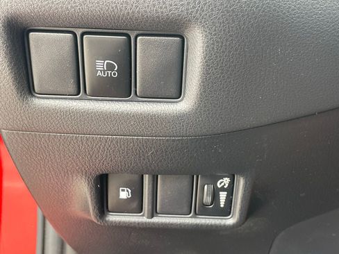 Used 2021 Toyota C-HR Limited image 7