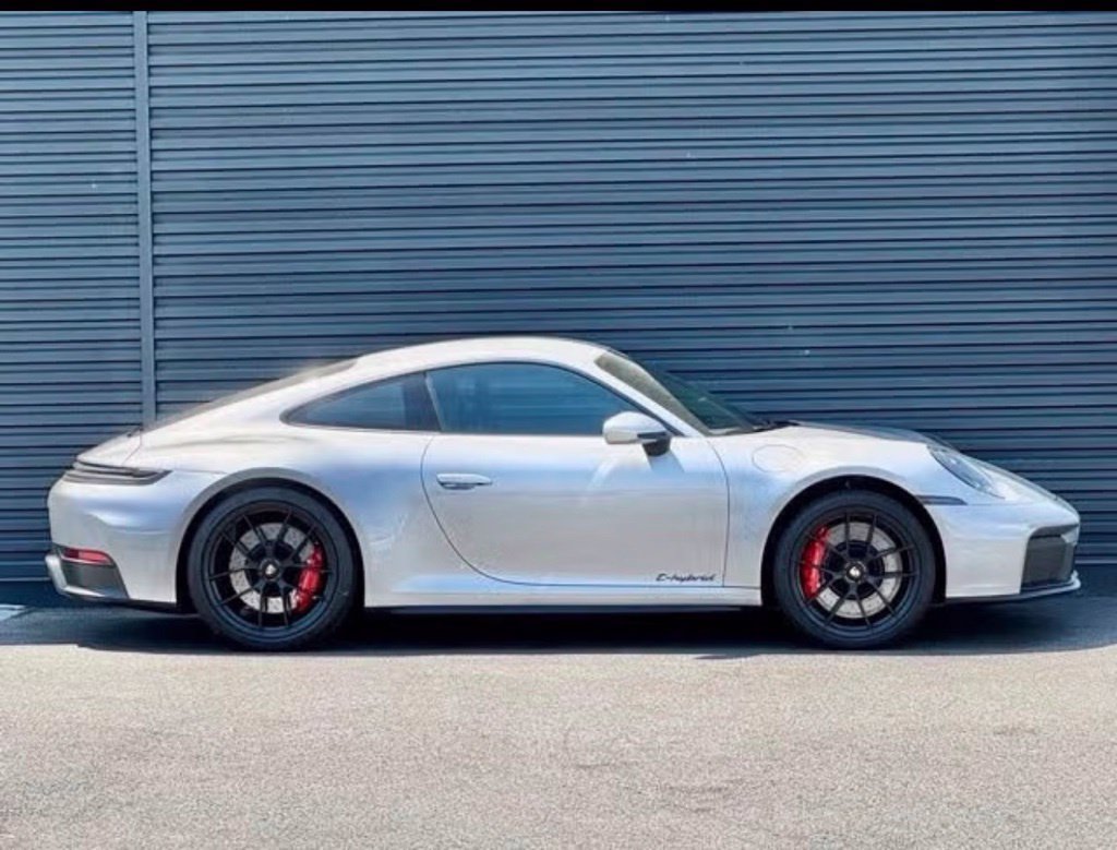 Used 2025 Porsche 911 Carrera 4 GTS AWD/4WD image 9
