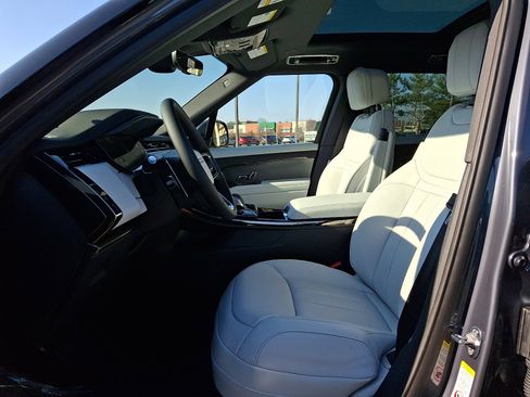 New 2026 Land Rover Range Rover Sport SE image 10