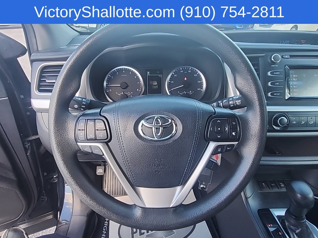 Used 2019 Toyota Highlander LE AWD/4WD image 9