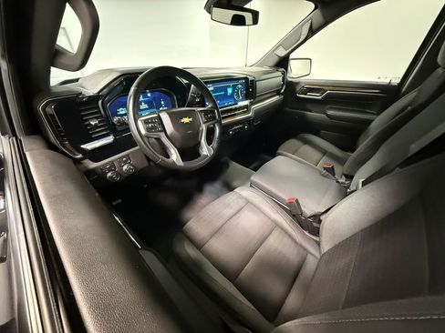 Used 2023 Chevrolet Silverado 1500 LT image 2