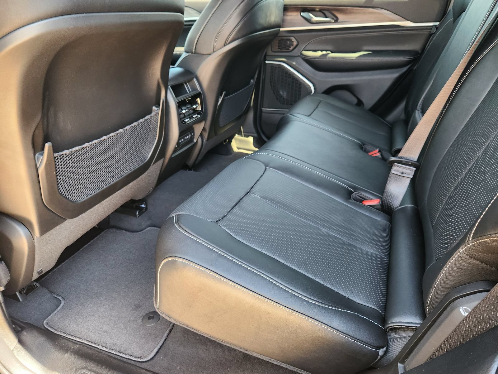 New 2027 Jeep Grand Cherokee Limited AWD/4WD image 37