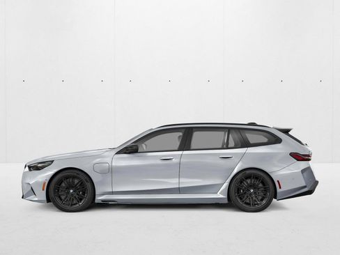 New 2027 BMW M5 Touring AWD/4WD image 3