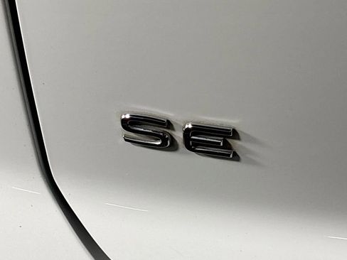 Used 2023 Volkswagen Atlas Cross Sport SE w/ Panoramic Sunroof Package image 25